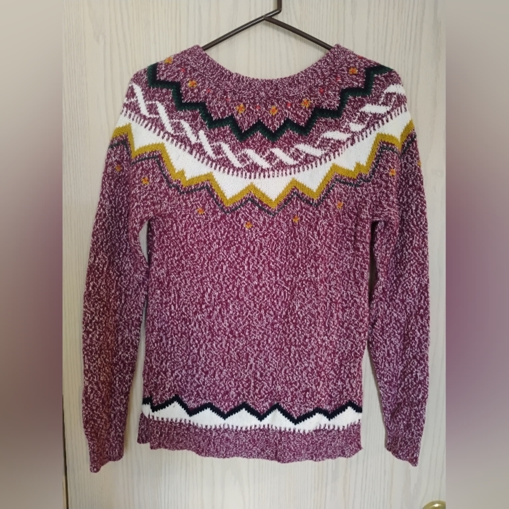 Old Navy Women's Sweater - Purple and Yellow Pattern - Picture 2 of 5